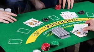 Meja roulette langsung di studio bel4d dengan dealer dan multi-kamera